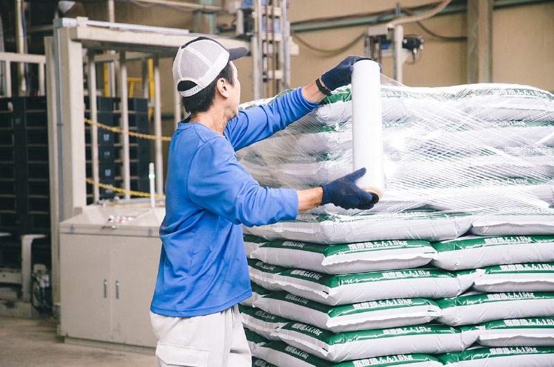 自動化装置によって、人員と品質の課題を解決していく。
